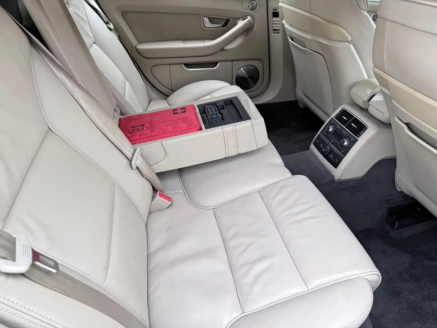 2009 Audi S8 5.2 FSI quattro — миниатюра 11