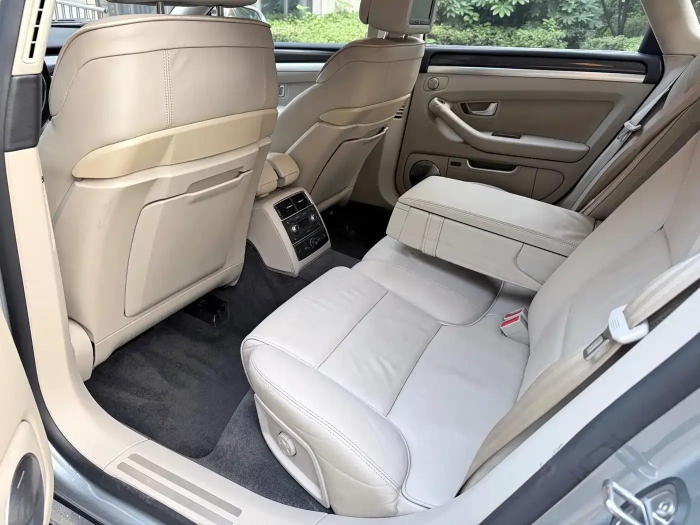 2009 Audi S8 5.2 FSI quattro — миниатюра 4