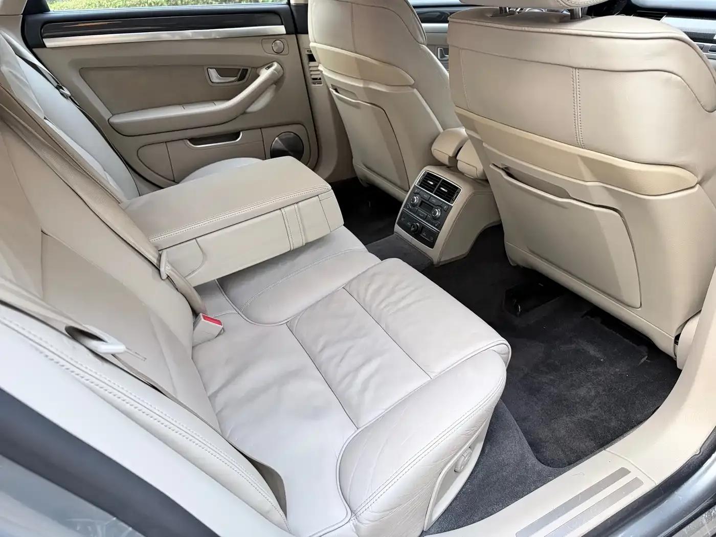 2009 Audi S8 5.2 FSI quattro — миниатюра 5