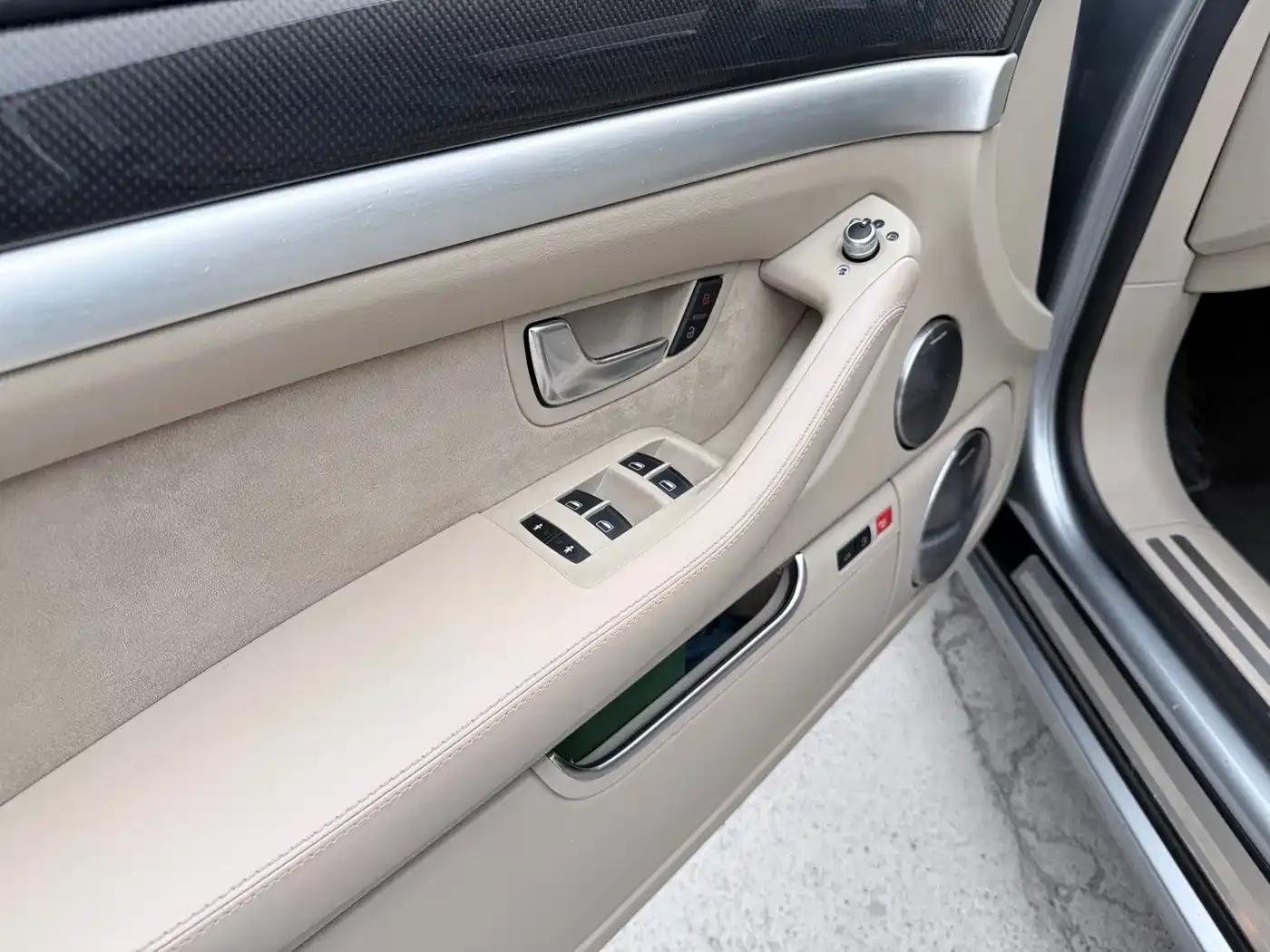 2009 Audi S8 5.2 FSI quattro — миниатюра 9