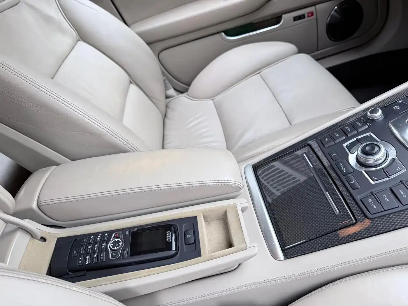 2009 Audi S8 5.2 FSI quattro — миниатюра 10