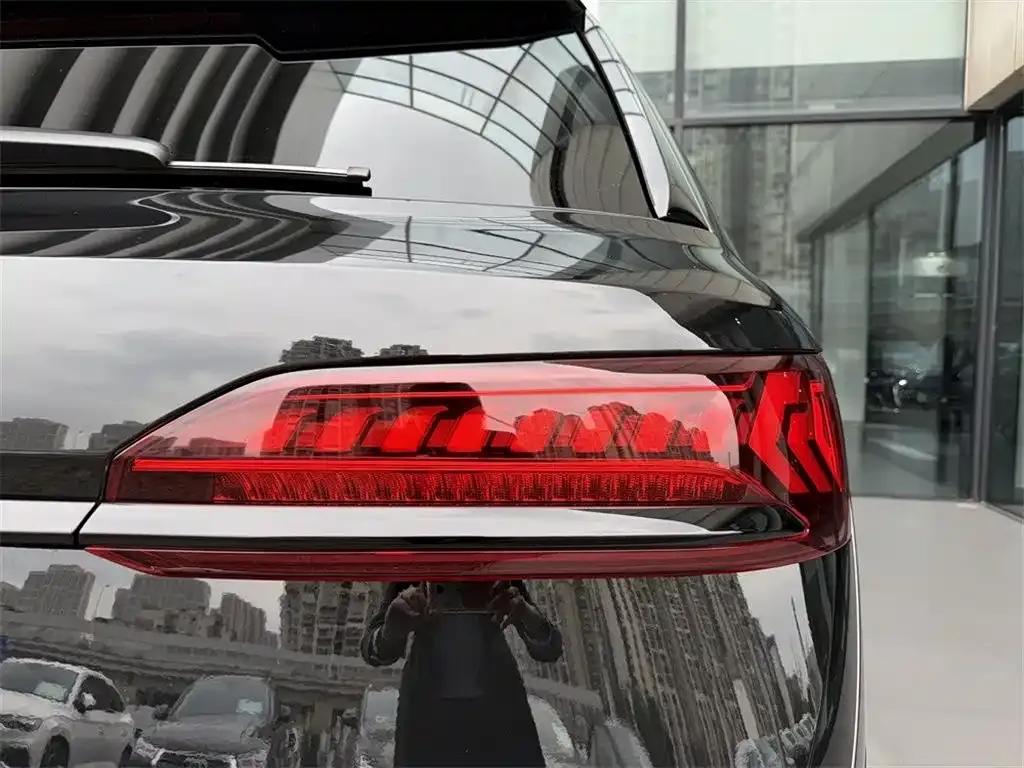 Audi SQ7 2024 4.0 TFSI Dark Knight Edition — миниатюра 12