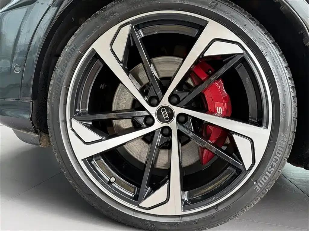 Audi SQ7 2024 4.0 TFSI Dark Knight Edition — миниатюра 13