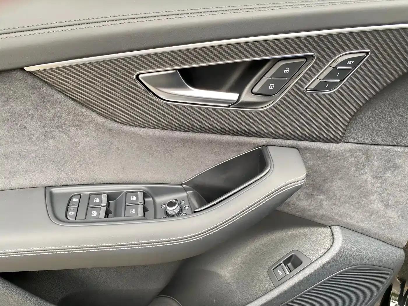 Audi SQ7 2024 4.0 TFSI — миниатюра 11