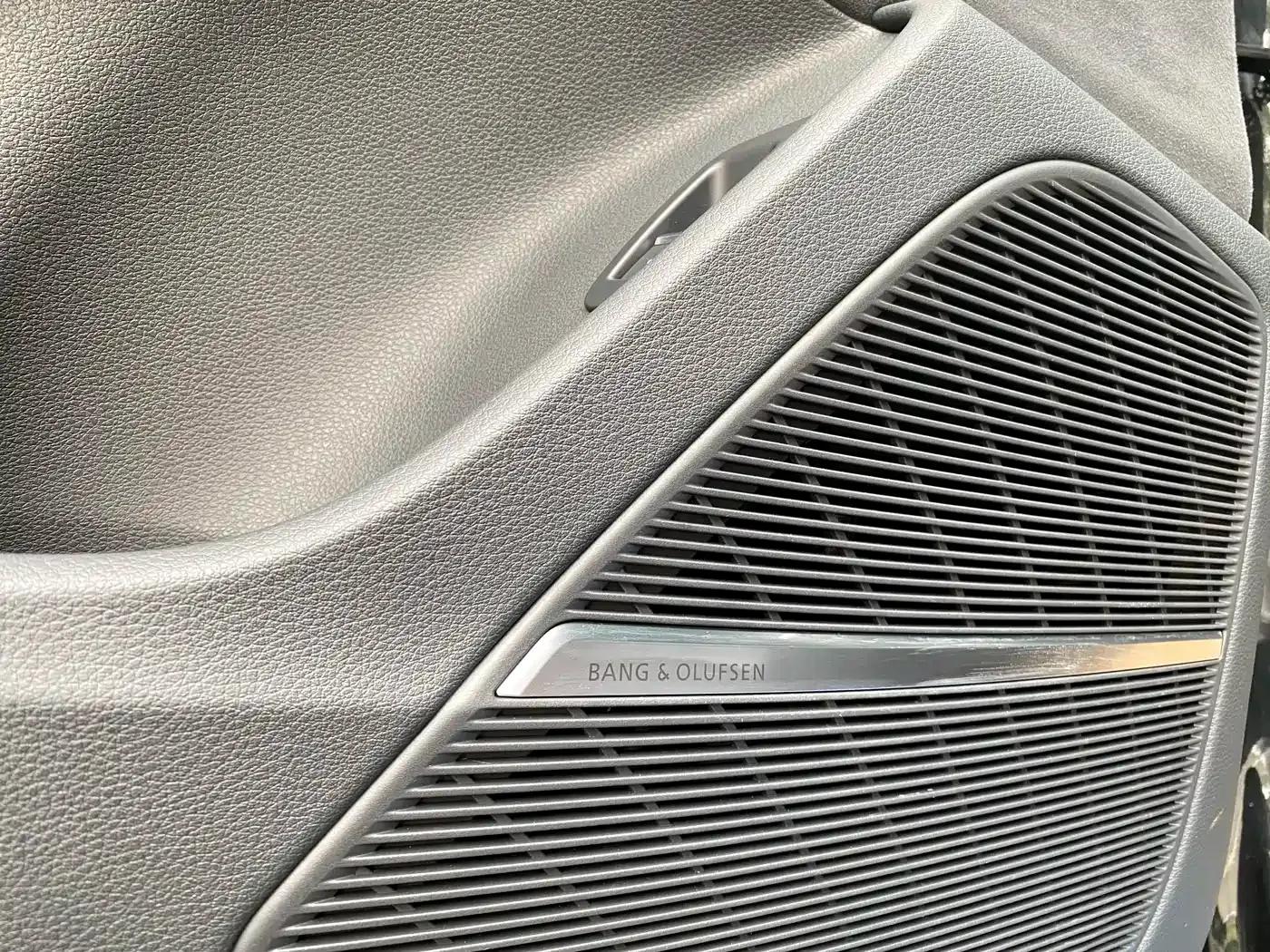 Audi SQ7 2024 4.0 TFSI — миниатюра 12