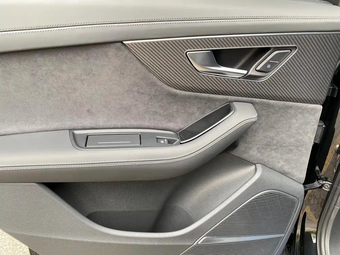 Audi SQ7 2024 4.0 TFSI — миниатюра 17