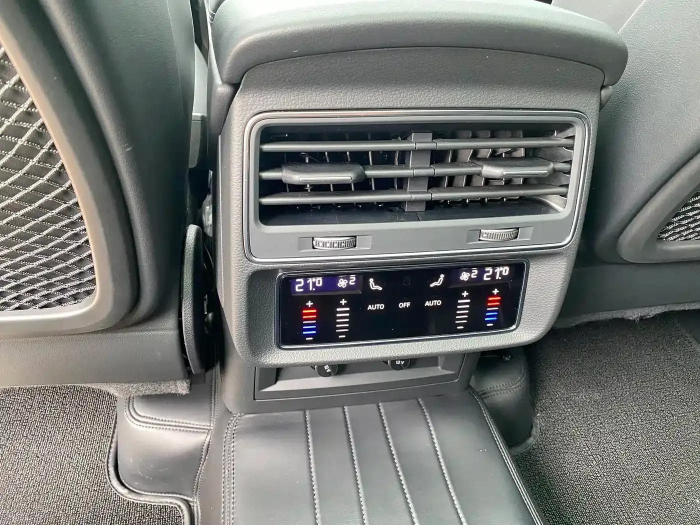 Audi SQ7 2024 4.0 TFSI — миниатюра 18