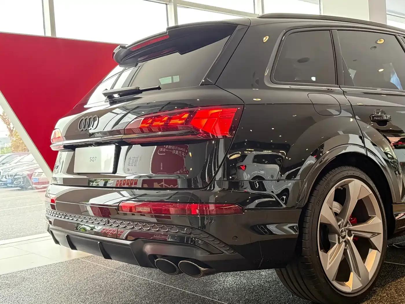 Audi SQ7 2024 4.0 TFSI — миниатюра 3
