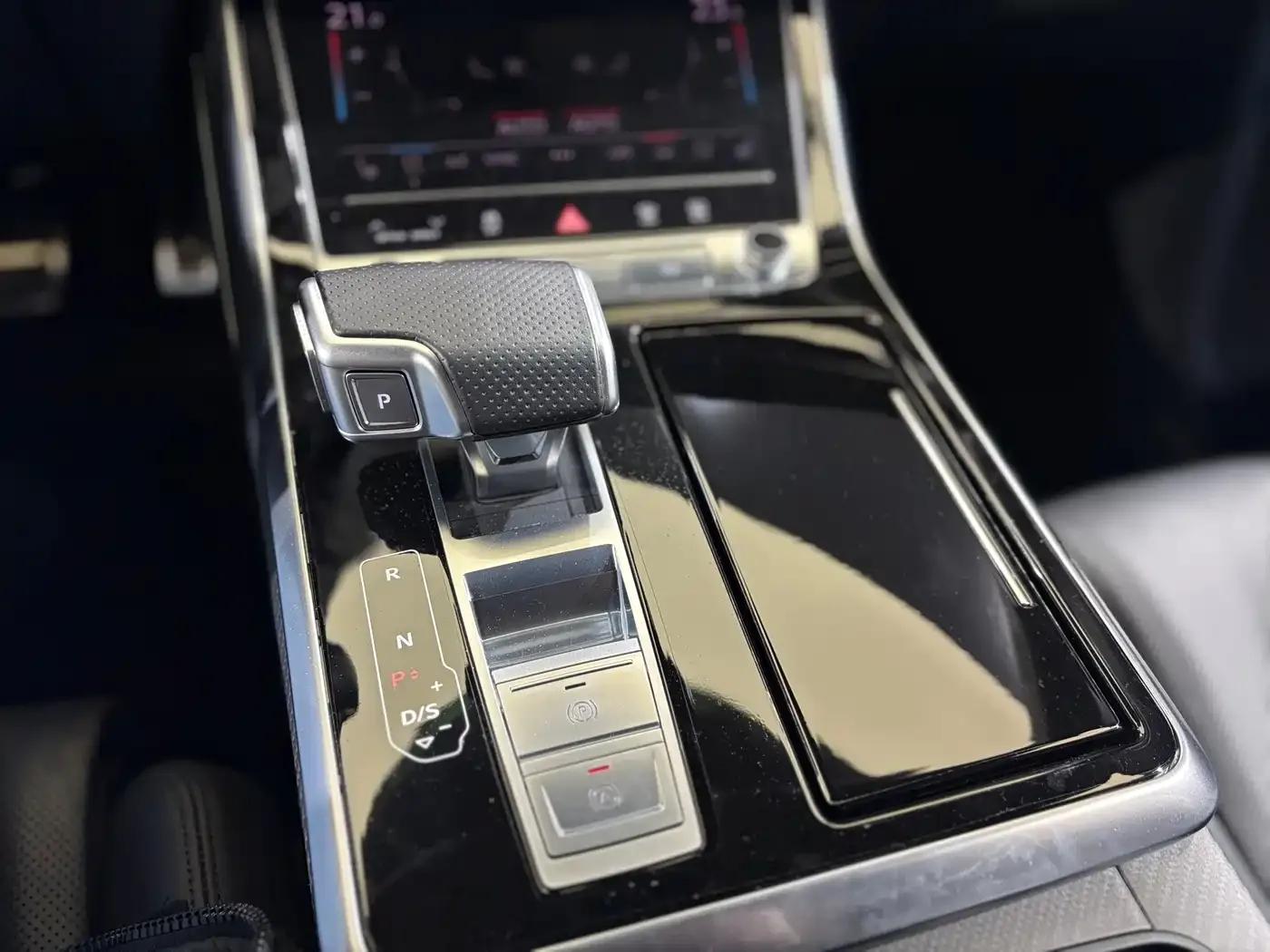 2022 Audi RS Q8 4.0T — миниатюра 15