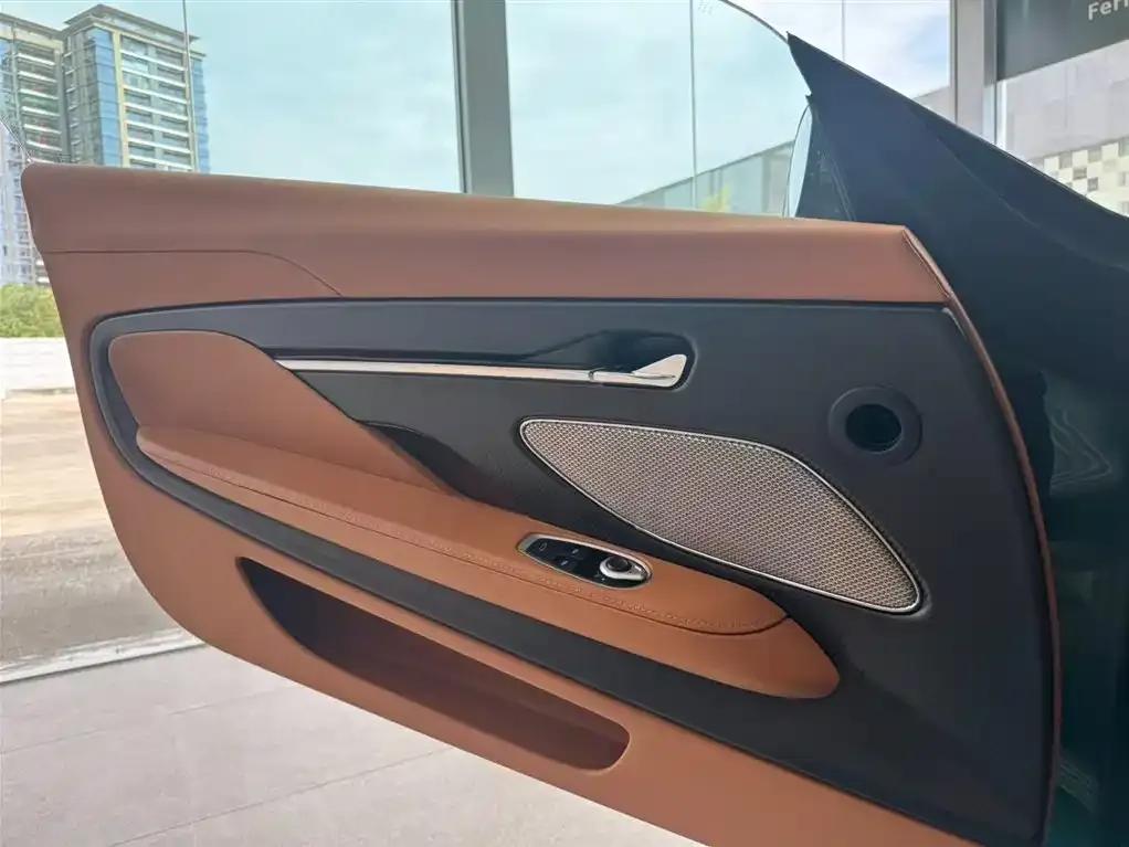 Aston Martin DB12 2023 4.0T V8 Coupe — миниатюра 12
