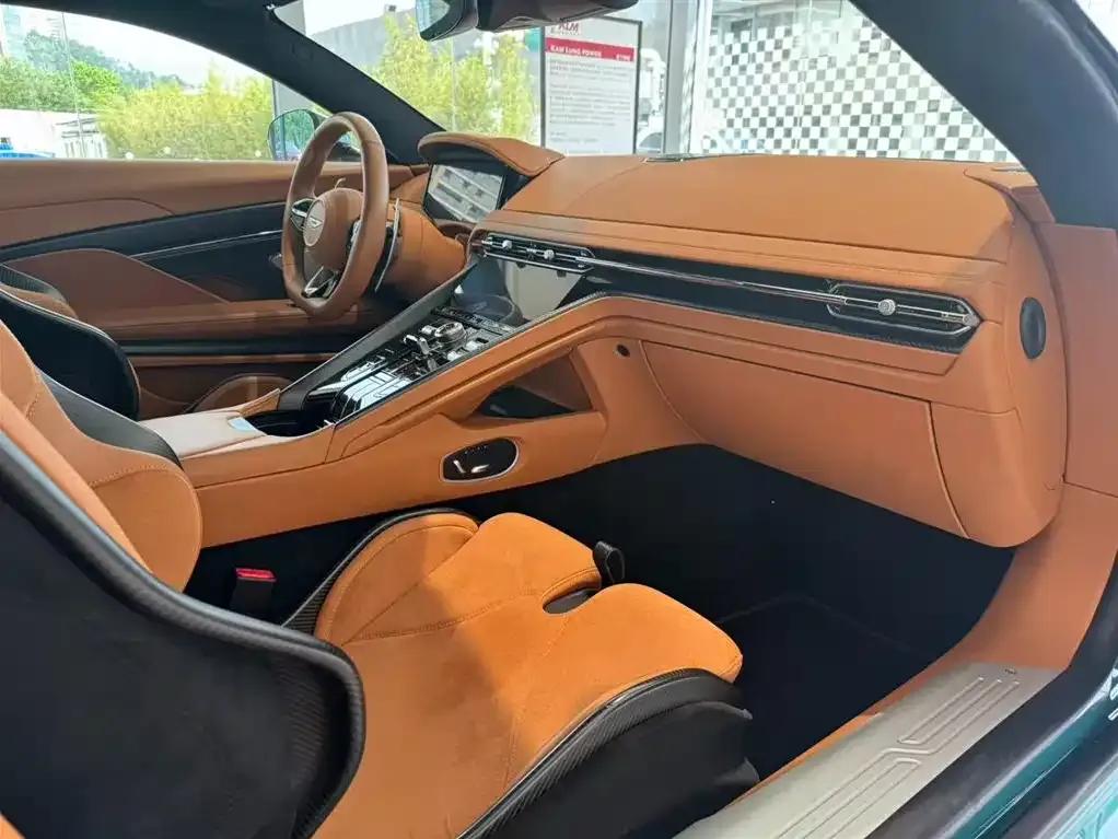 Aston Martin DB12 2023 4.0T V8 Coupe — миниатюра 13