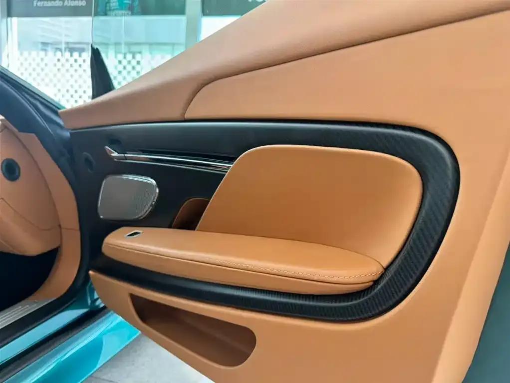 Aston Martin DB12 2023 4.0T V8 Coupe — миниатюра 14