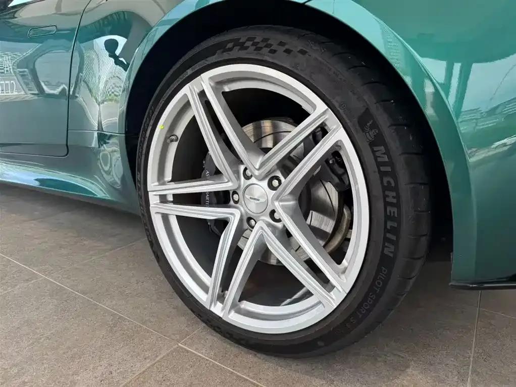 Aston Martin DB12 2023 4.0T V8 Coupe — миниатюра 5