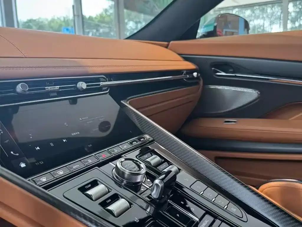 Aston Martin DB12 2023 4.0T V8 Coupe — миниатюра 9