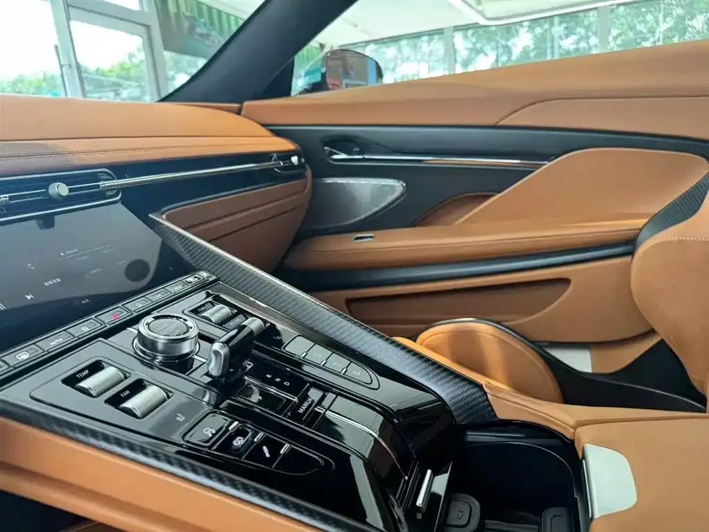 Aston Martin DB12 2023 4.0T V8 Coupe — миниатюра 10