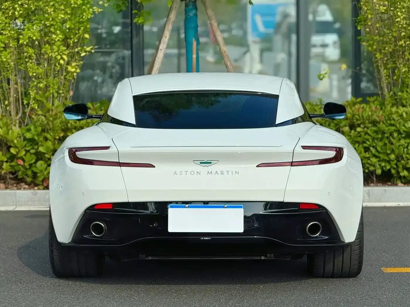 Aston Martin DB12 2023 4.0T V8 Coupe — миниатюра 4