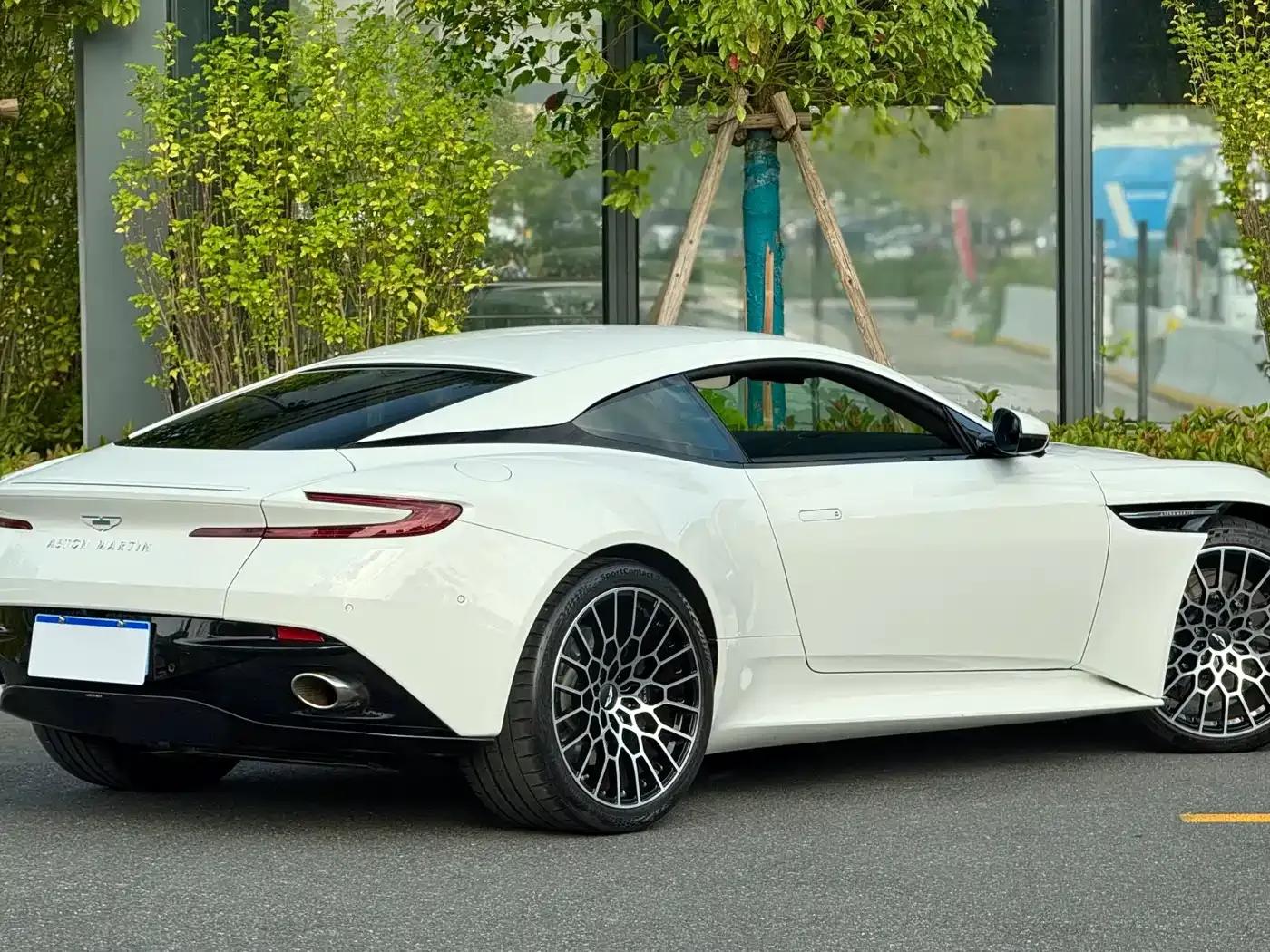 Aston Martin DB12 2023 4.0T V8 Coupe — миниатюра 5