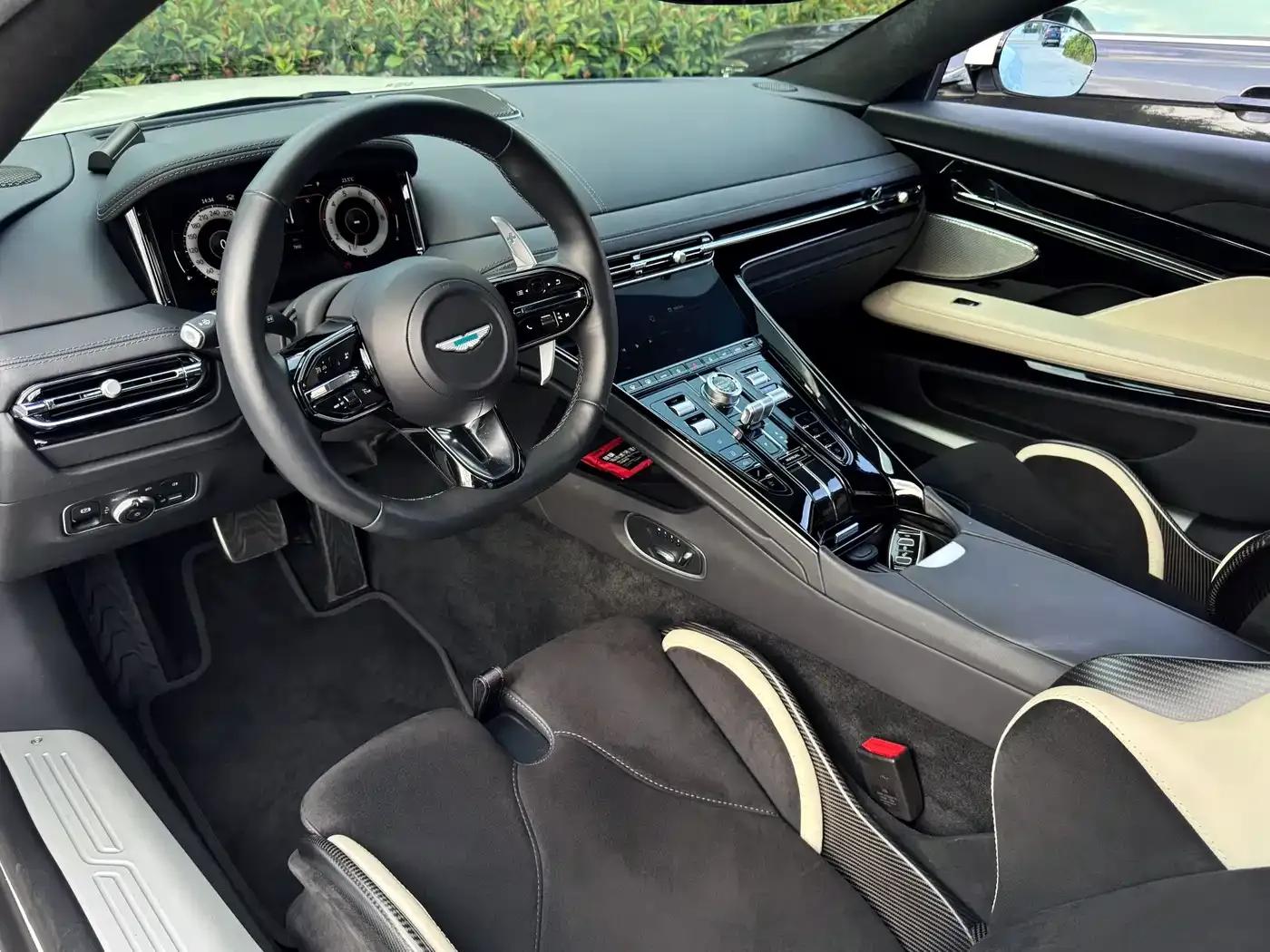 Aston Martin DB12 2023 4.0T V8 Coupe — миниатюра 7