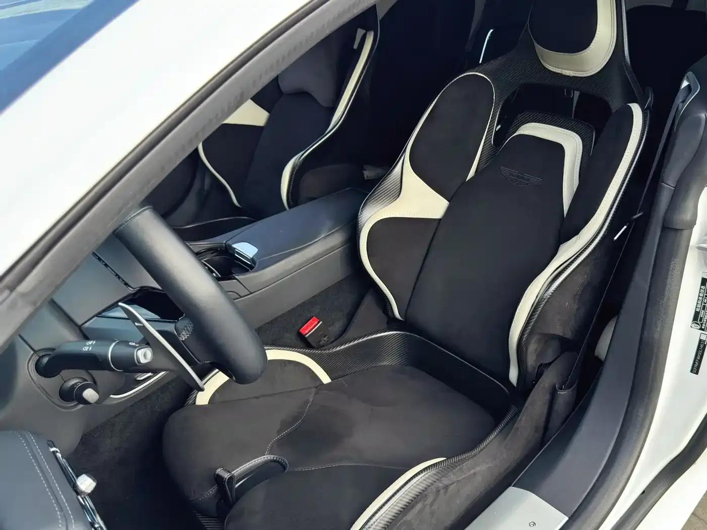 Aston Martin DB12 2023 4.0T V8 Coupe — миниатюра 8