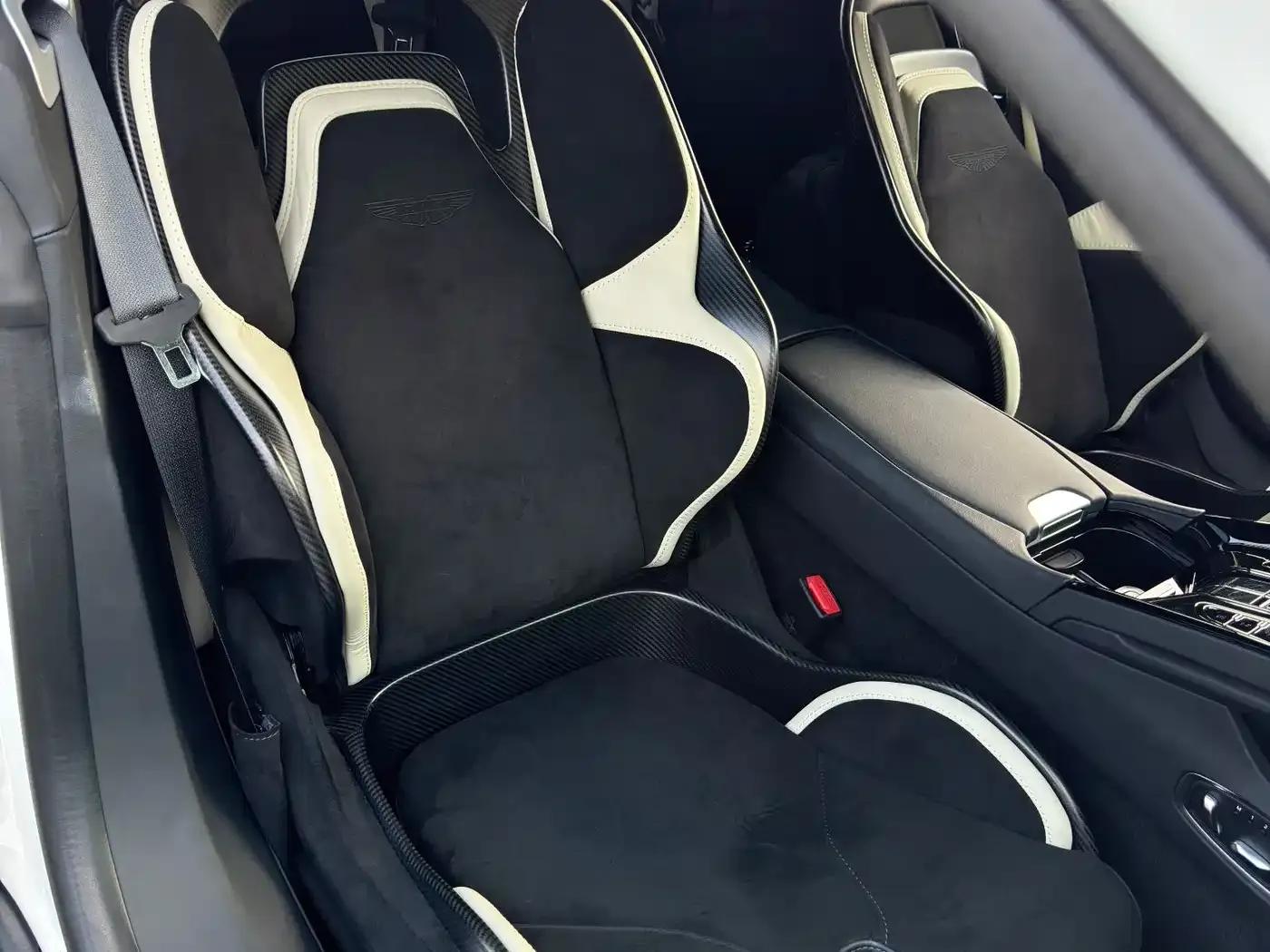 Aston Martin DB12 2023 4.0T V8 Coupe — миниатюра 9