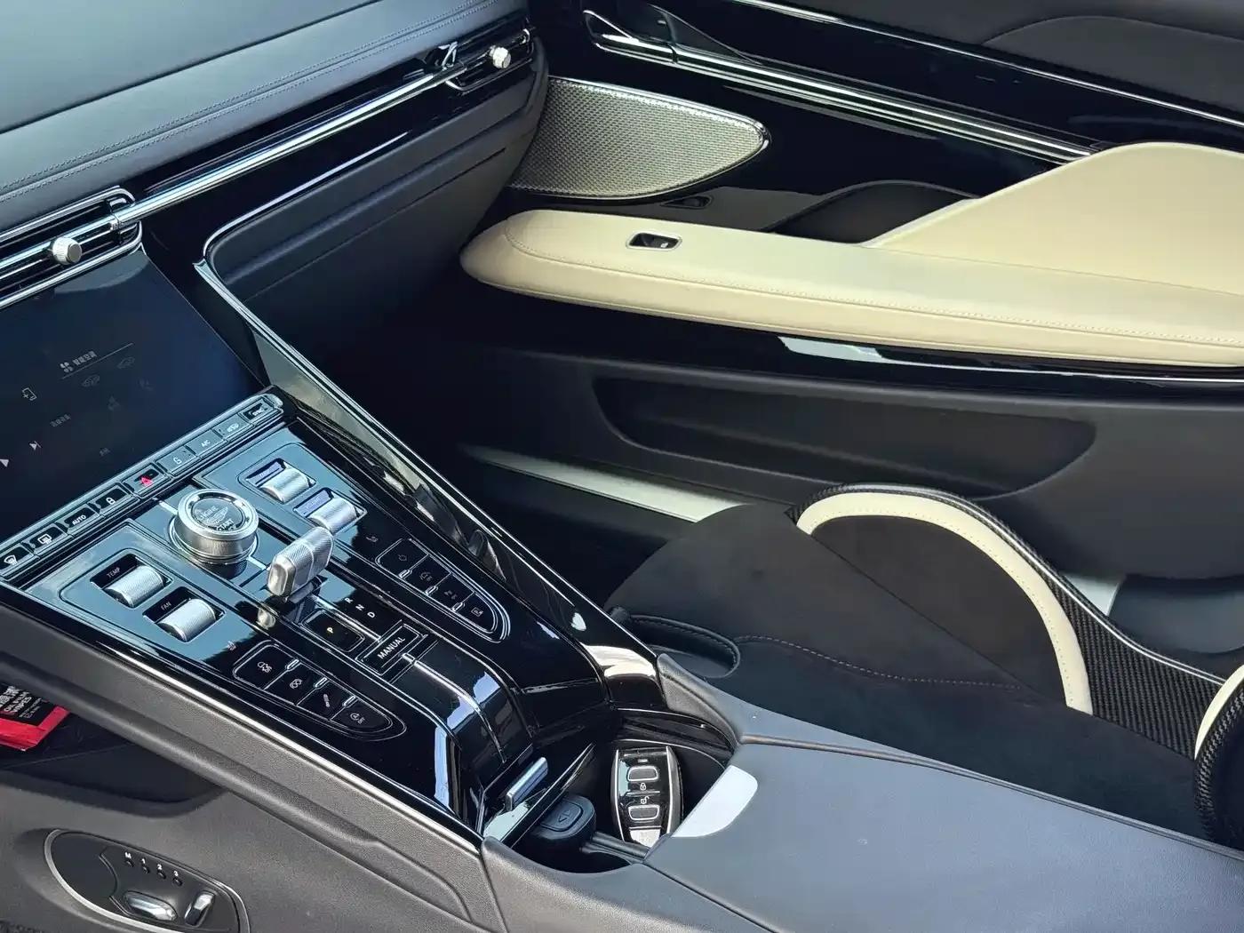 Aston Martin DB12 2023 4.0T V8 Coupe — миниатюра 10