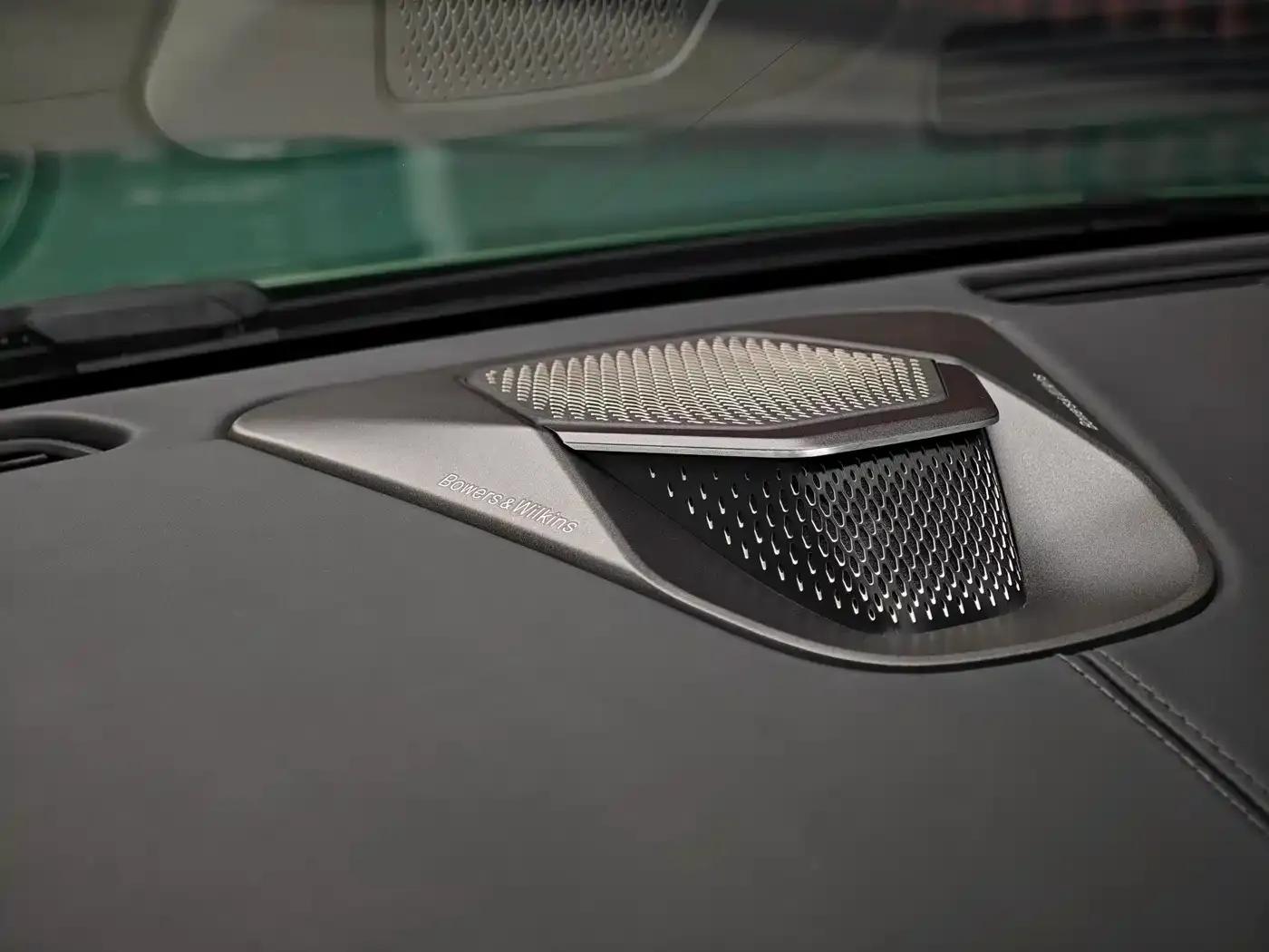 Aston Martin DB12 2023 4.0T V8 Coupe — миниатюра 13