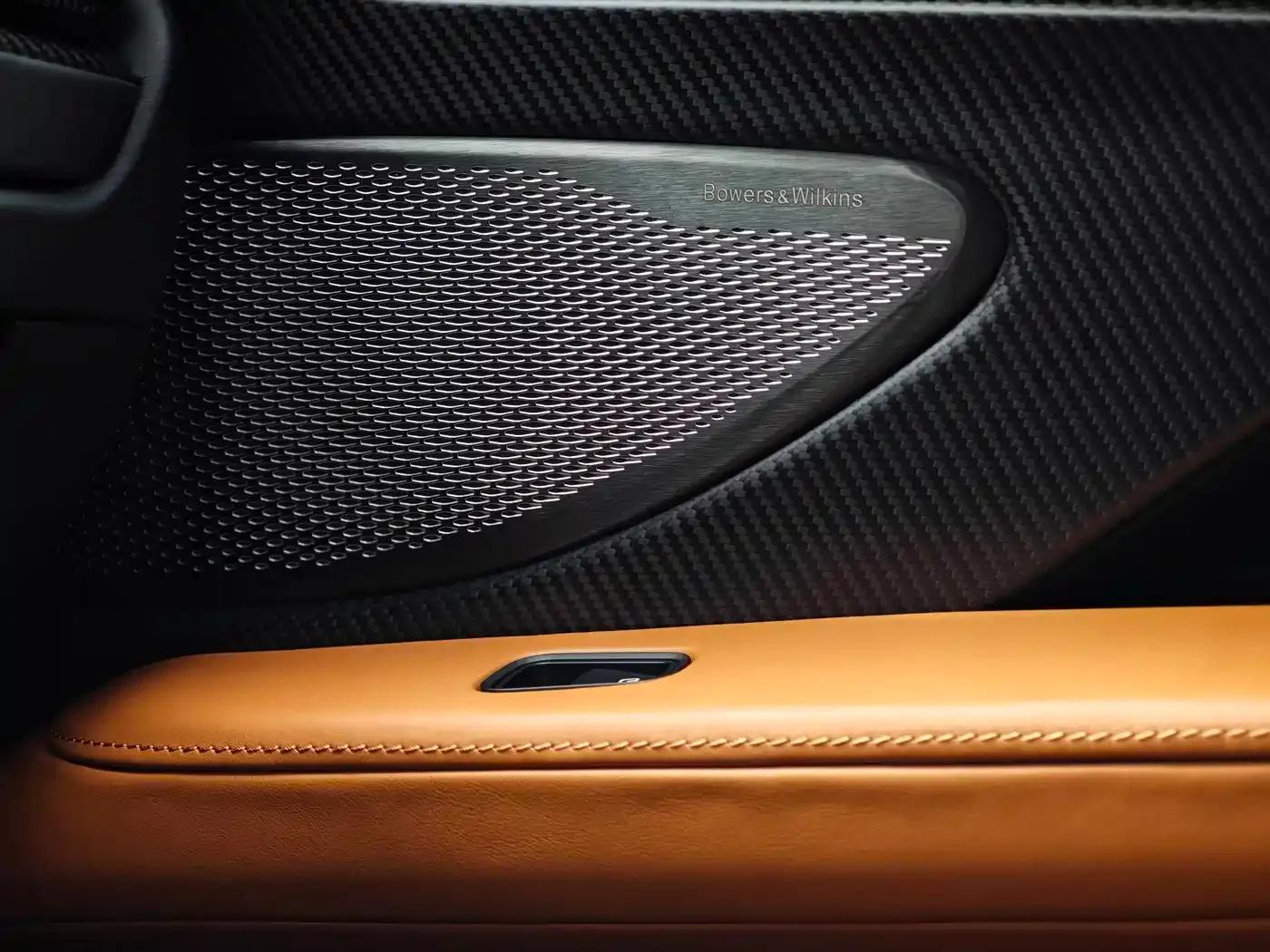 Aston Martin DB12 2023 4.0T V8 Coupe — миниатюра 15