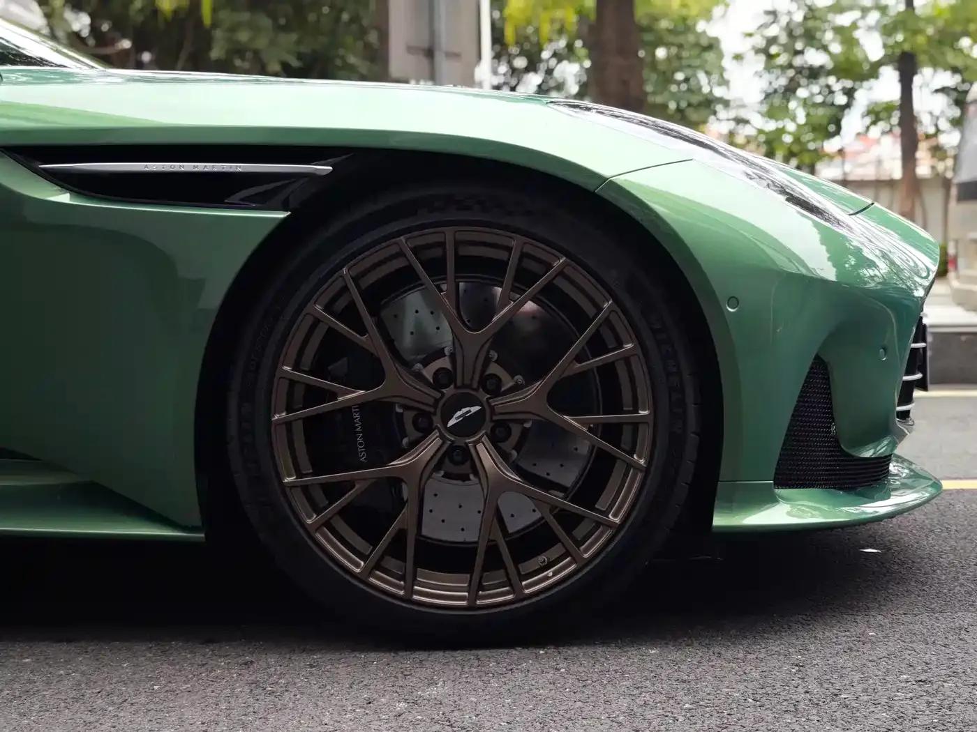 Aston Martin DB12 2023 4.0T V8 Coupe — миниатюра 3