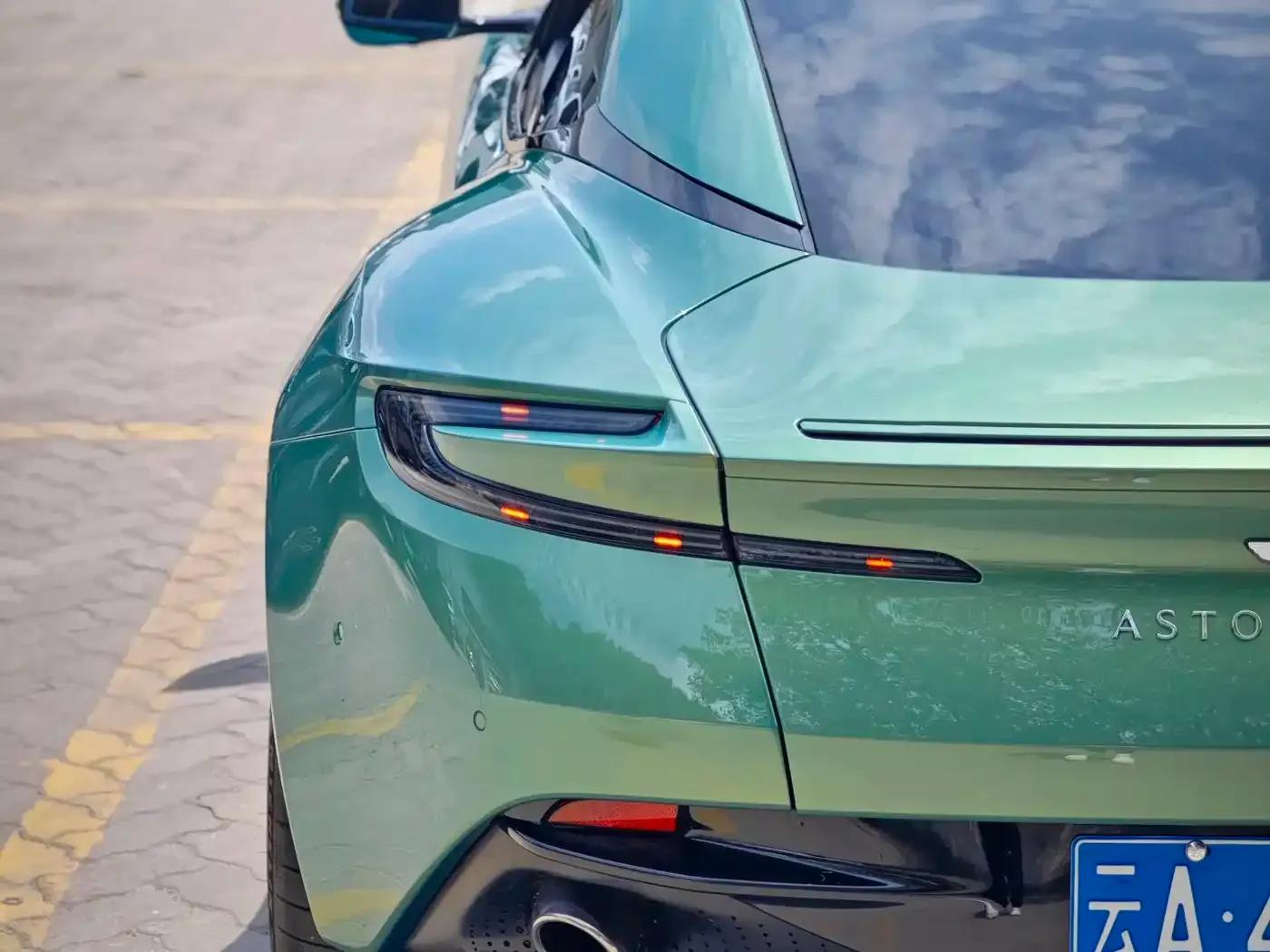 Aston Martin DB12 2025 4.0T V8 Coupe — миниатюра 11