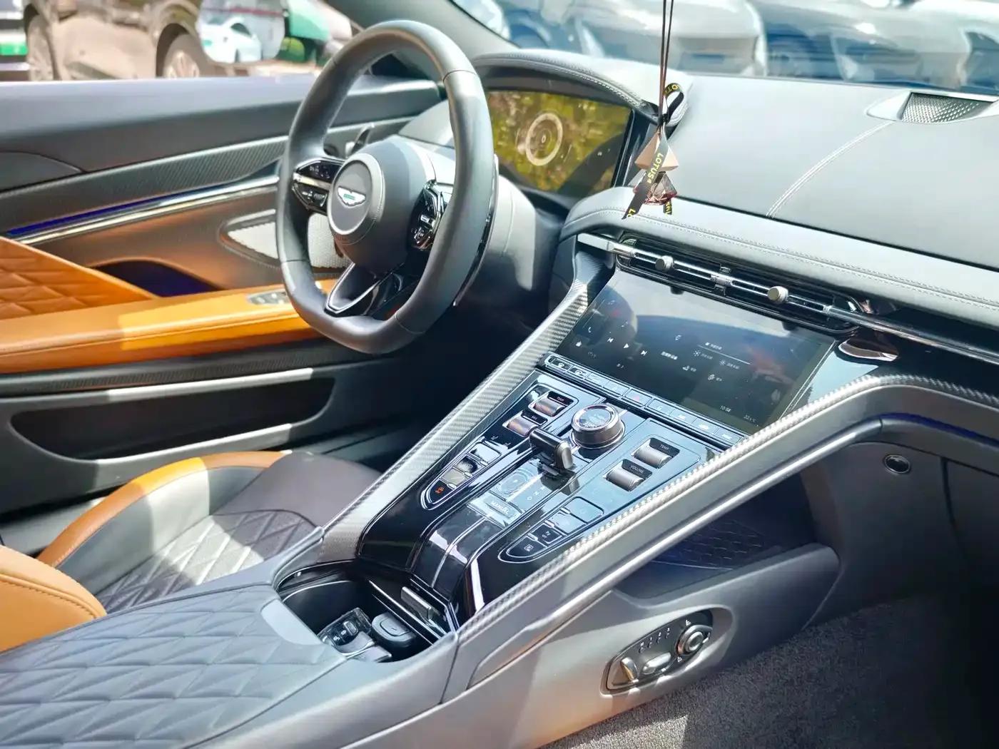Aston Martin DB12 2025 4.0T V8 Coupe — миниатюра 14
