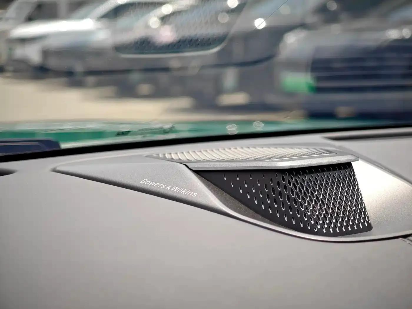 Aston Martin DB12 2025 4.0T V8 Coupe — миниатюра 16