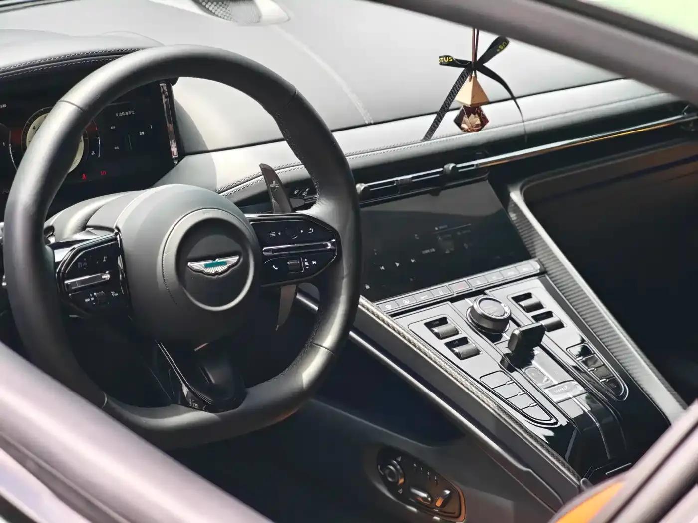 Aston Martin DB12 2025 4.0T V8 Coupe — миниатюра 17