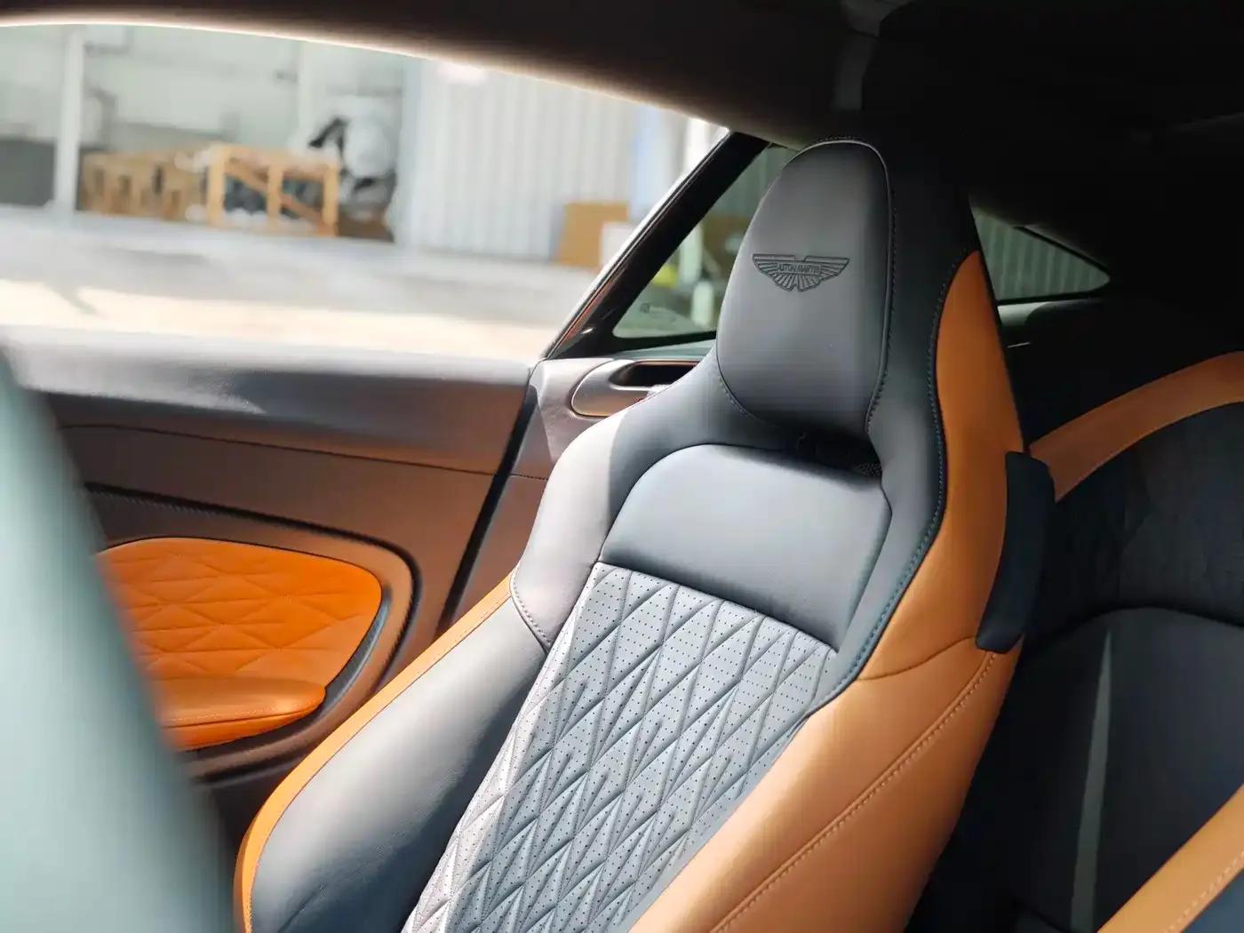 Aston Martin DB12 2025 4.0T V8 Coupe — миниатюра 19