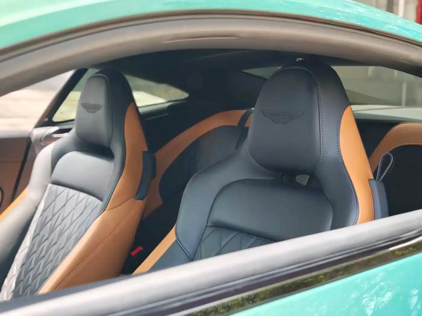 Aston Martin DB12 2025 4.0T V8 Coupe — миниатюра 20