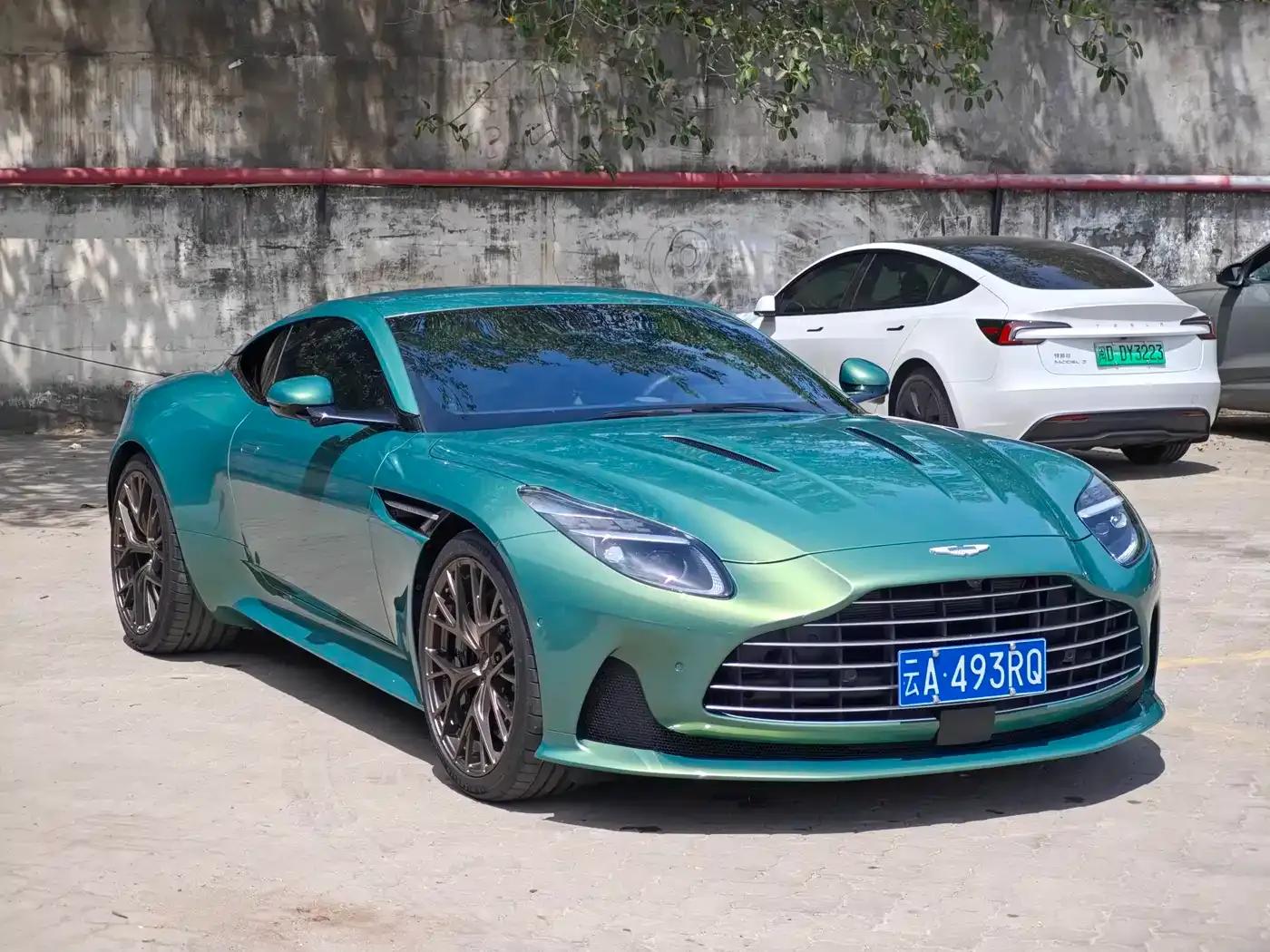 Aston Martin DB12 2025 4.0T V8 Coupe — миниатюра 3