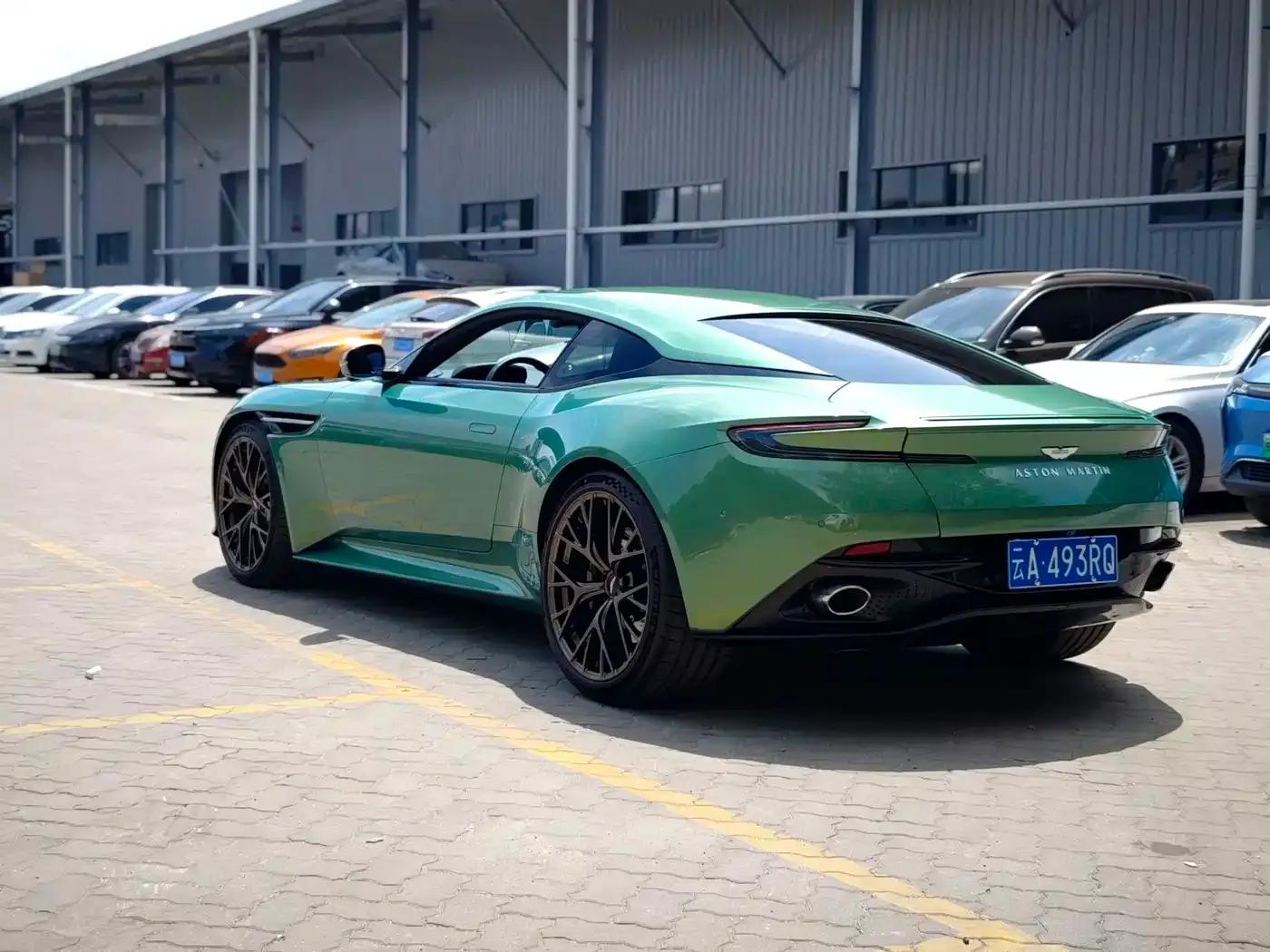 Aston Martin DB12 2025 4.0T V8 Coupe — миниатюра 10
