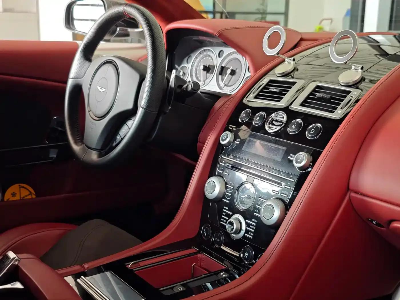 Aston Martin DBS 2009 6.0 Touchtronic Coupe — миниатюра 11