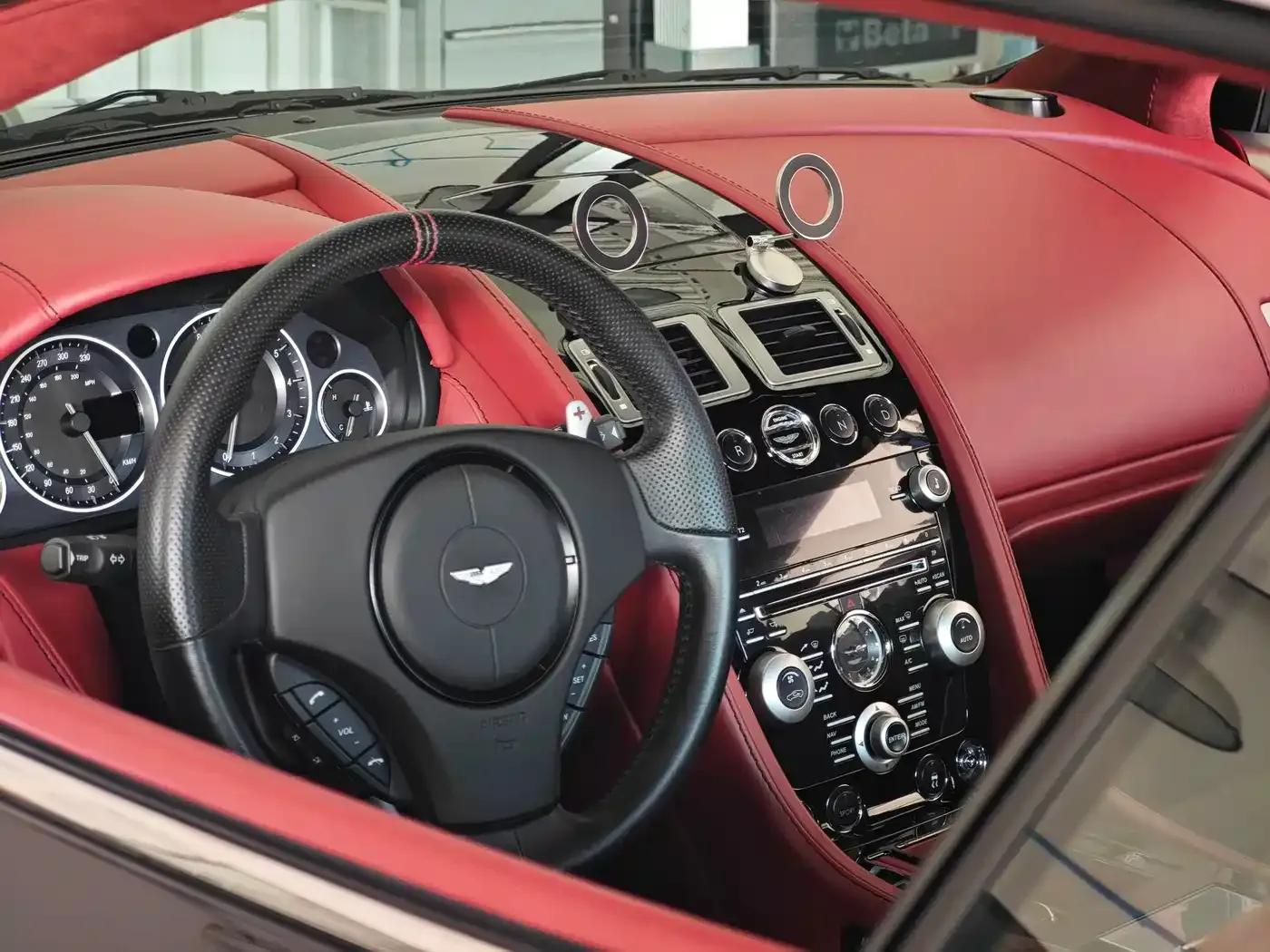 Aston Martin DBS 2009 6.0 Touchtronic Coupe — миниатюра 14