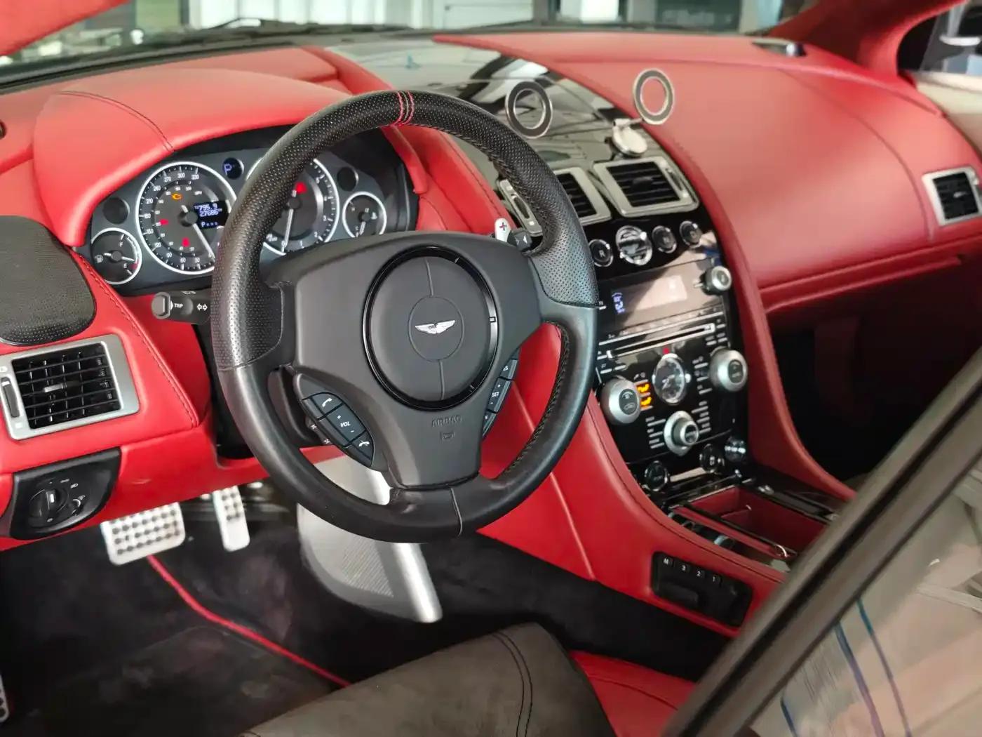 Aston Martin DBS 2009 6.0 Touchtronic Coupe — миниатюра 7