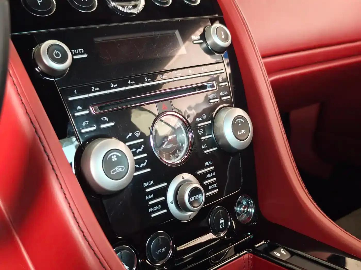 Aston Martin DBS 2009 6.0 Touchtronic Coupe — миниатюра 9
