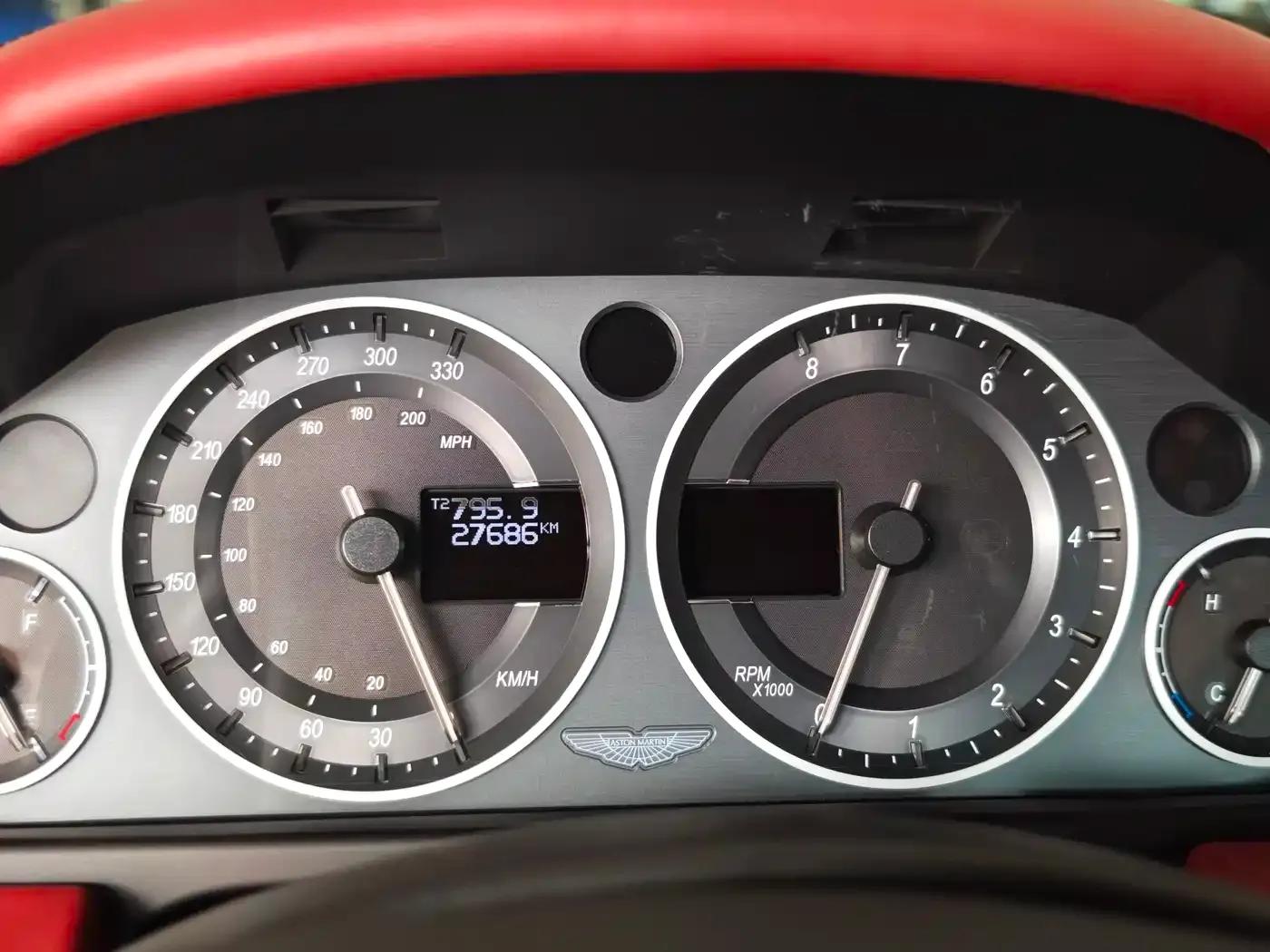 Aston Martin DBS 2009 6.0 Touchtronic Coupe — миниатюра 10