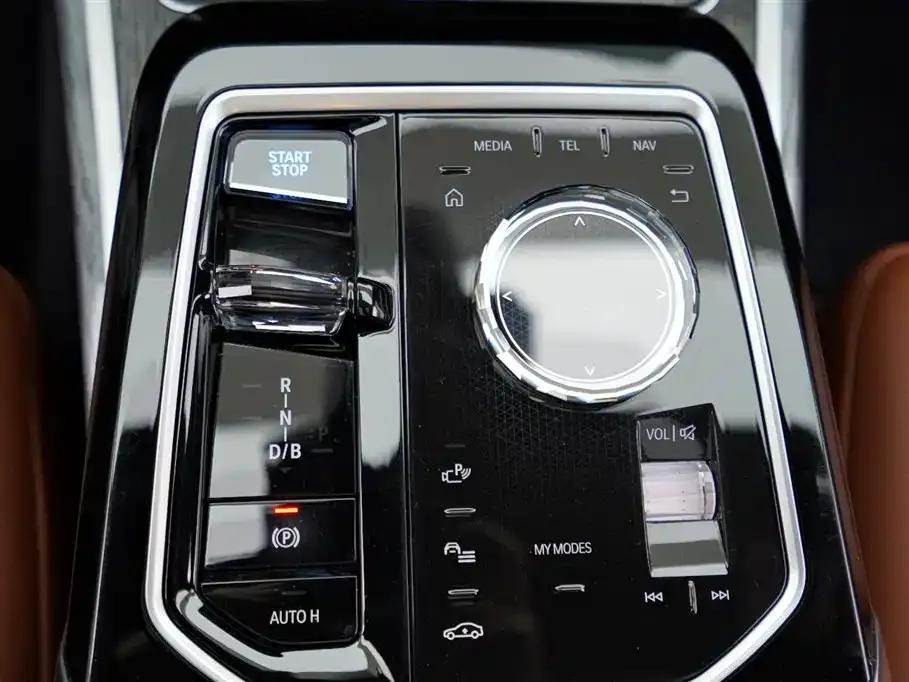 BMW i7 2023 xDrive60L Luxury Package — миниатюра 11