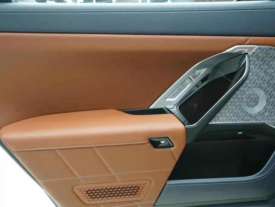 BMW i7 2023 xDrive60L Luxury Package — миниатюра 15