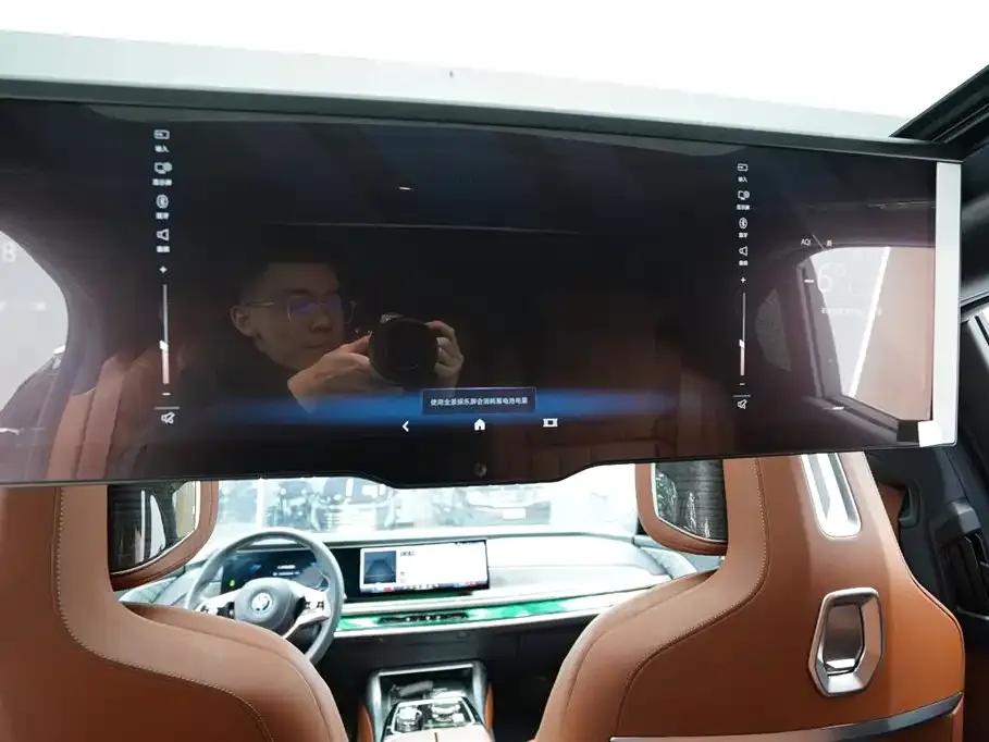 BMW i7 2023 xDrive60L Luxury Package — миниатюра 17