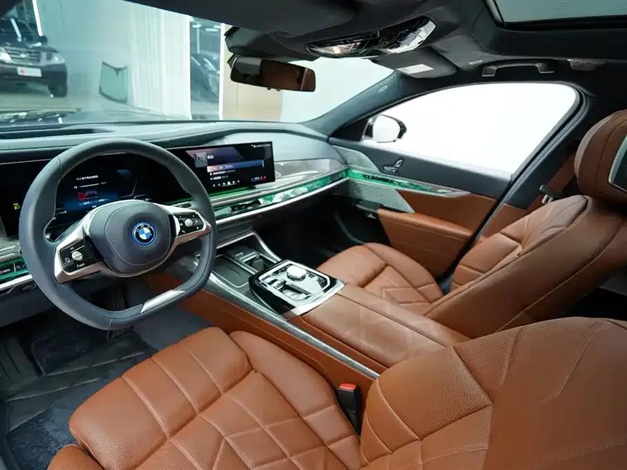 BMW i7 2023 xDrive60L Luxury Package — миниатюра 3
