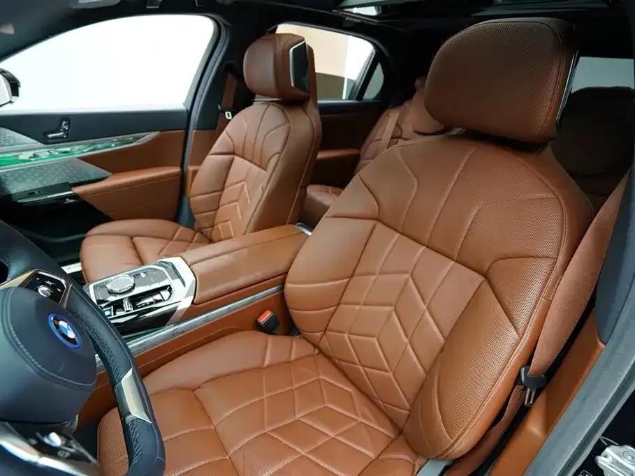 BMW i7 2023 xDrive60L Luxury Package — миниатюра 4