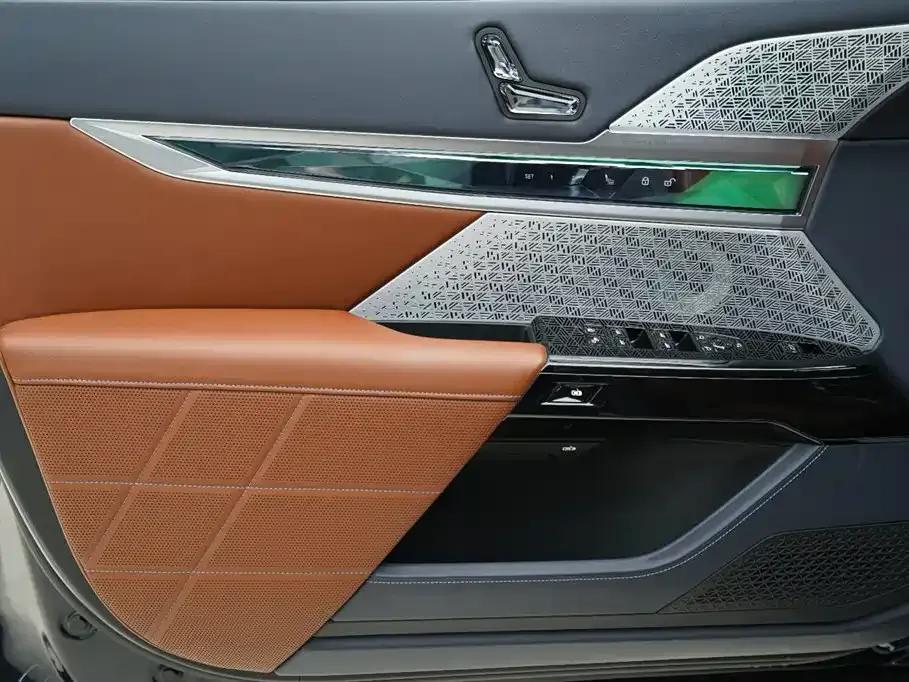 BMW i7 2023 xDrive60L Luxury Package — миниатюра 5