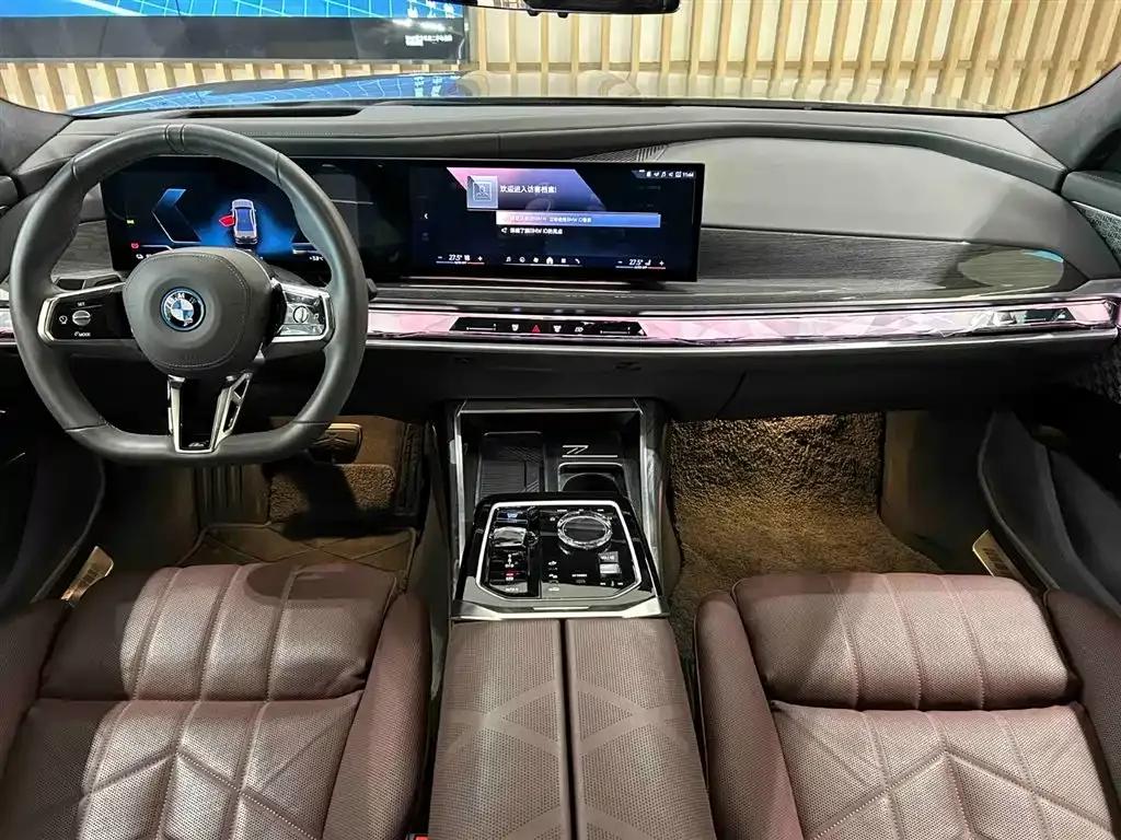 2023 BMW i7 xDrive60L M Sport Package — миниатюра 11