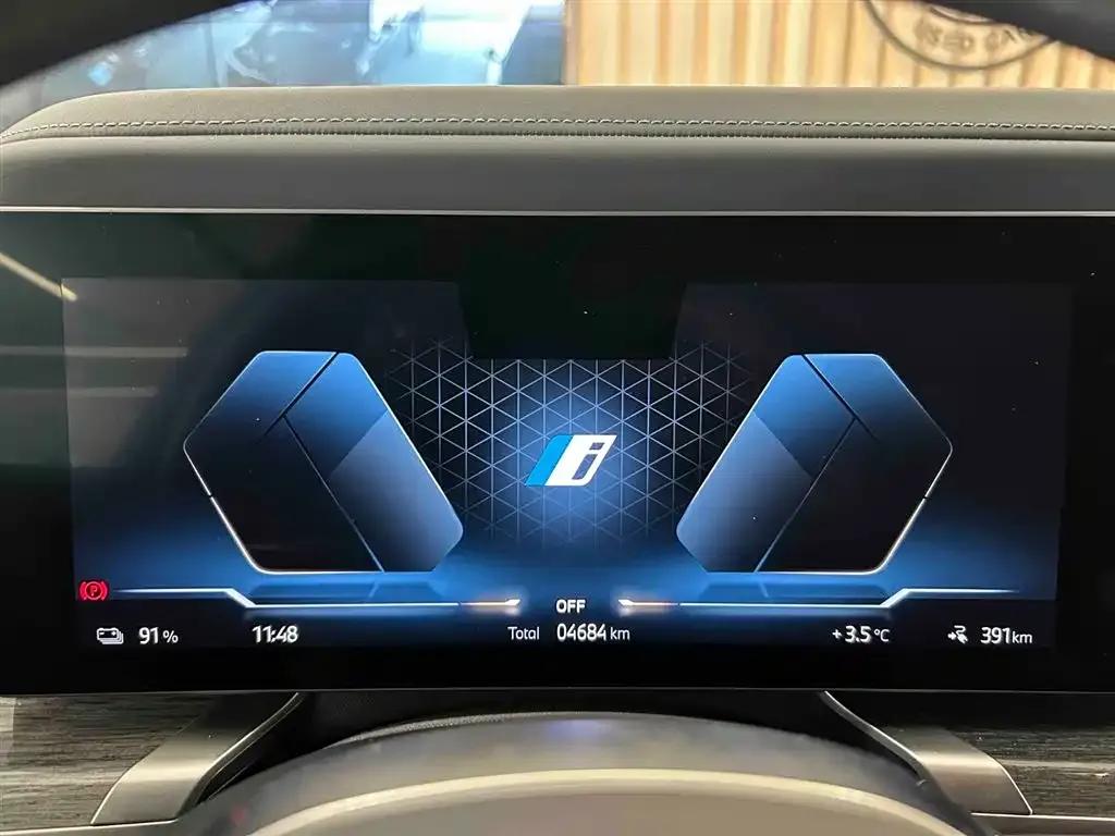 2023 BMW i7 xDrive60L M Sport Package — миниатюра 16