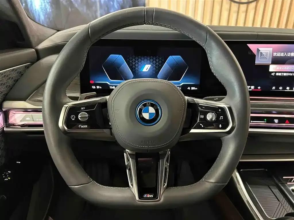 2023 BMW i7 xDrive60L M Sport Package — миниатюра 17
